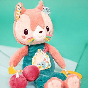 Multifunktionales Aktivitätsspielzeug zum Kuscheln – Katze Jeanne 9 m+