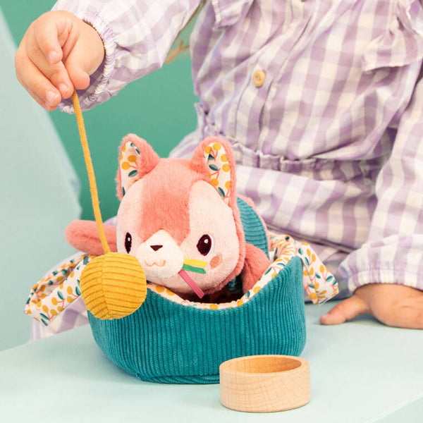 Kuscheltier Katze mit Körbchen und Zubehör – Katze Jeanne 12 m+