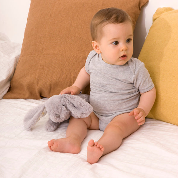 Dream Buddies™ Plüsch-Baby-Projektor - Benny Kaninchen