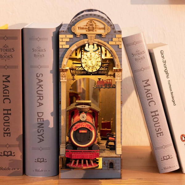 Holzbausatz mit LED Book Nook Zeitreise