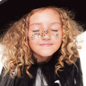 Gesichtsglitter – Goldfarbene Sommersprossen für das Gesicht