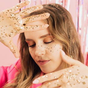 Gesichtsglitter – Goldfarbene Sommersprossen für das Gesicht