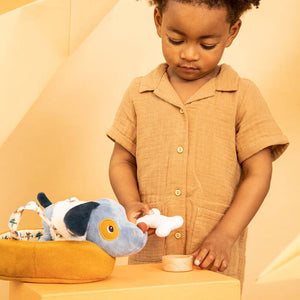 Kuscheltier Hund mit Körbchen und Zubehör – Hund Jules 12 m+