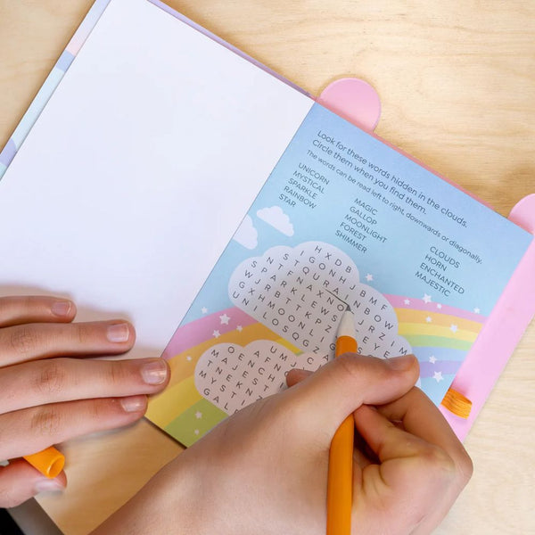 Ein Buch voller Rätsel, Labyrinthe und Spiele – Einhörner