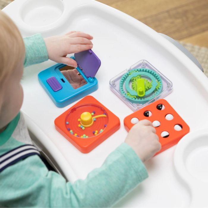 Sensorisches Quadrat PlayTab – Weiß-schwarze Kugeln