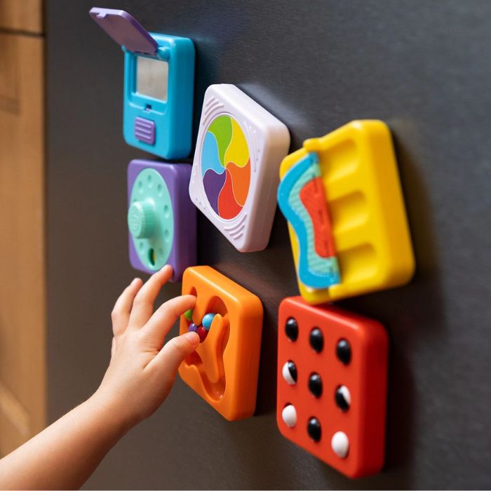 Sensorisches Quadrat PlayTab – Weiß-schwarze Kugeln