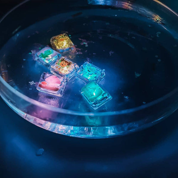Sensorische Würfel, die im Wasser leuchten  – Feen, 6 Stück