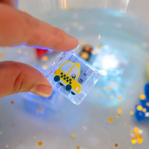 Sensorische Würfel, die im Wasser leuchten – Fahrzeuge, 6 Stück