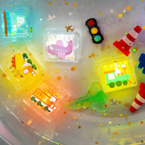 Sensorische Würfel, die im Wasser leuchten – Fahrzeuge, 6 Stück