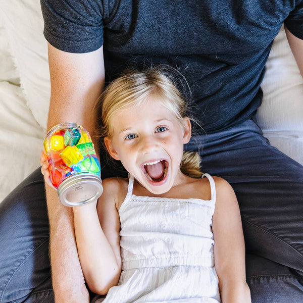 Sensorische Würfel, die im Wasser leuchten – Fahrzeuge, 6 Stück