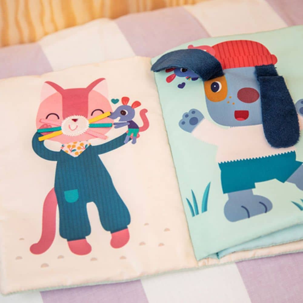 Sinnesbuch mit Ankleidespiel – Maus Nina 9m+