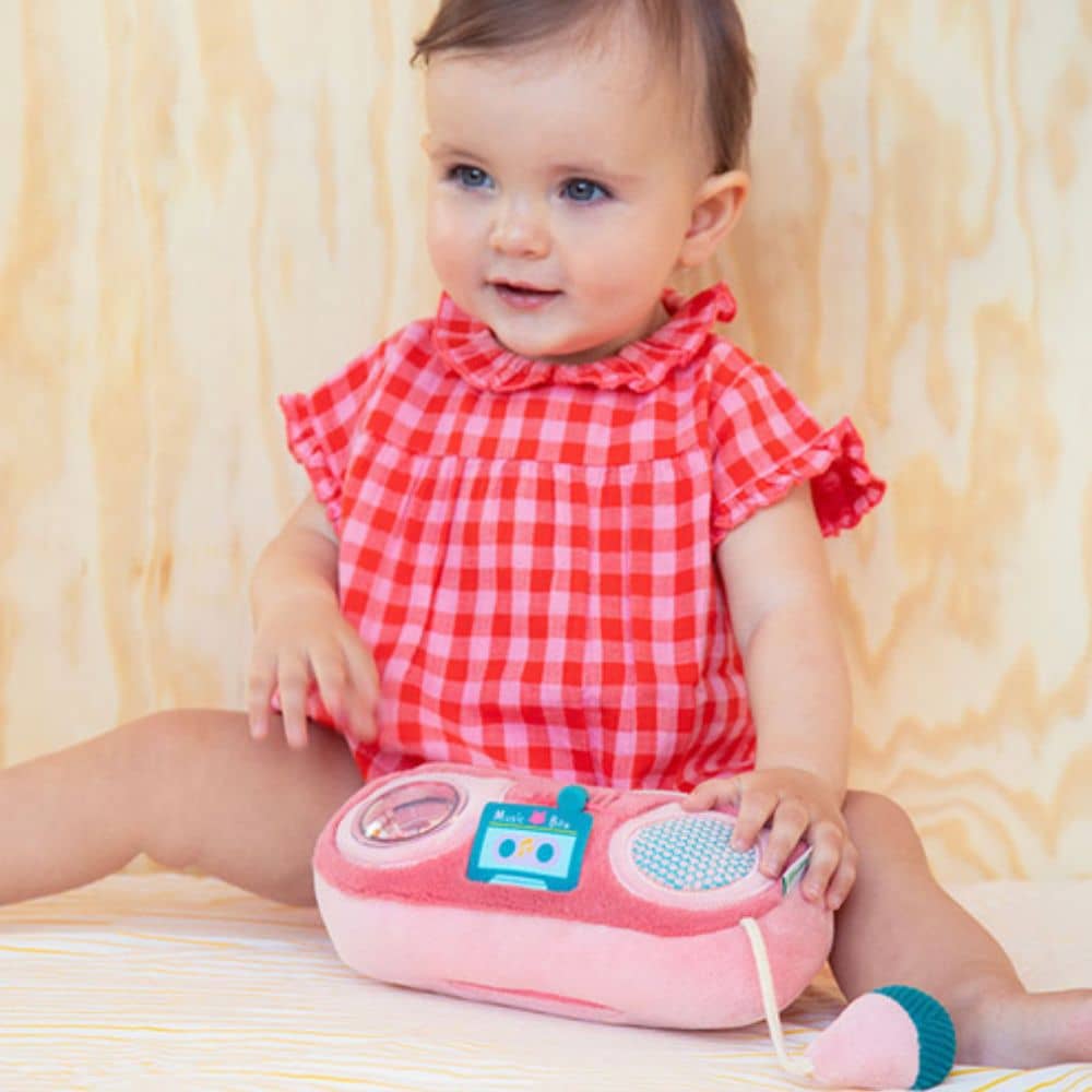 Kuscheltier mit Geräuschen – Radio-Kätzchen Jeanne (ab 9 Monaten)