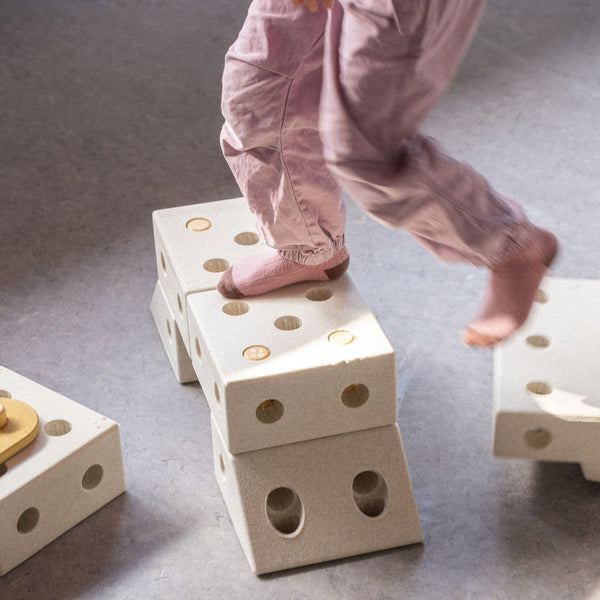Kreative Bausteine zur Förderung der Grobmotorik – Education Set – sandgrau/honiggelb, 34 Teile