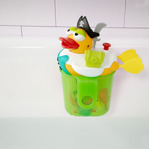 Schwimmende Badeente mit 13 Zubehörteilen - Piraten-Ente