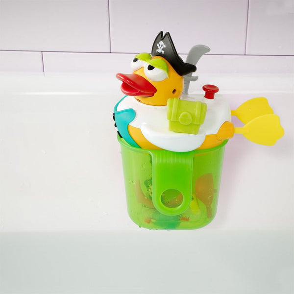 Schwimmende Badeente mit 13 Zubehörteilen - Piraten-Ente