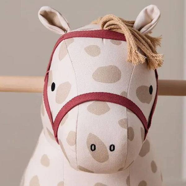 Kopf des Schaukelpferds Dotty AIDEN mit Zaumzeug und Haltegriff