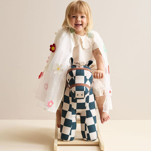 Kind mit dem Schaukelpferd Miro von Kid's Concept