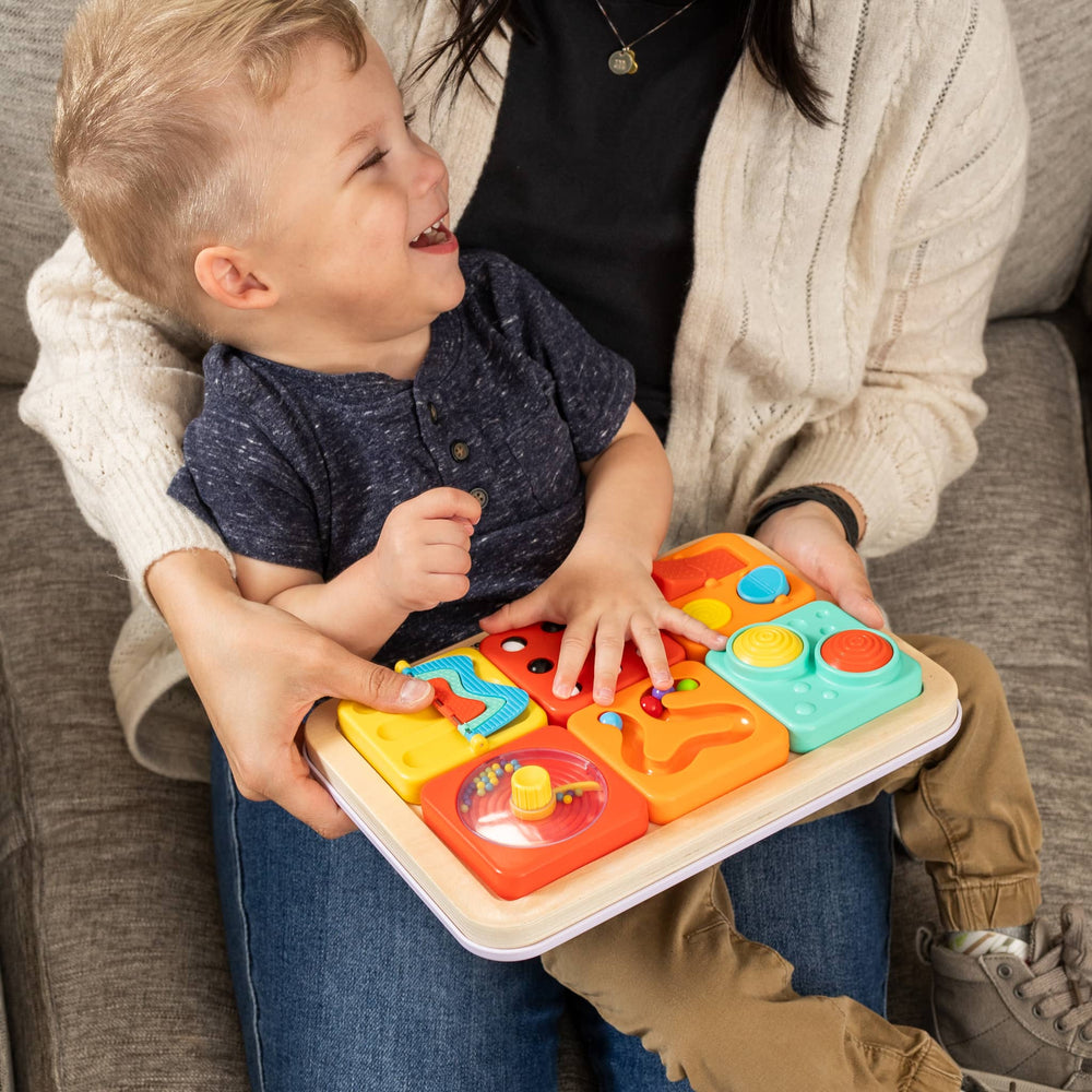Fat Brain Toys Interaktive Tablica mit bunten Puzzlestücken zur Förderung der motorischen Fähigkeiten