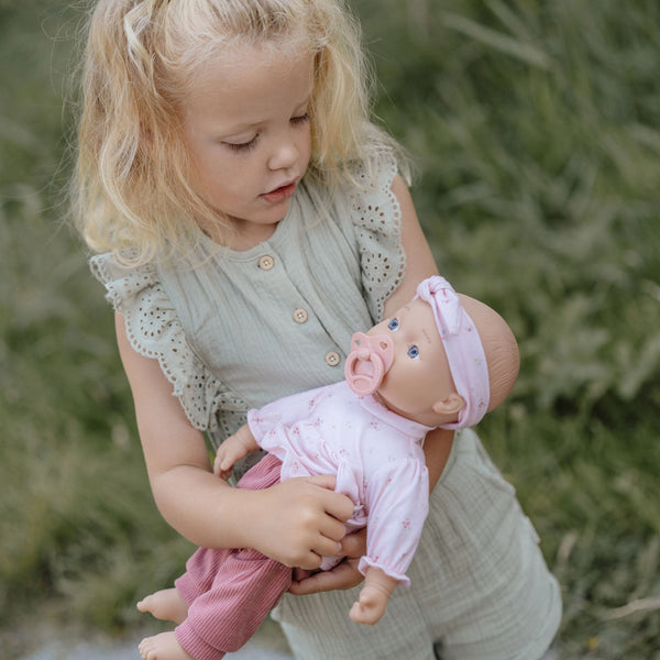 Babypuppe Lily mit Zubehör –  Spielpuppe ab 18 Monaten