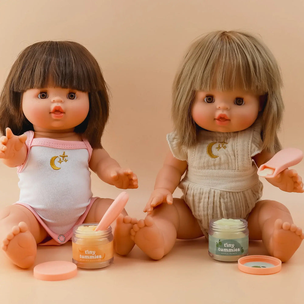 Tiny Harlow magisches Glas für Puppen füttern mit Apfelmus und praktischer Löffelhilfe
