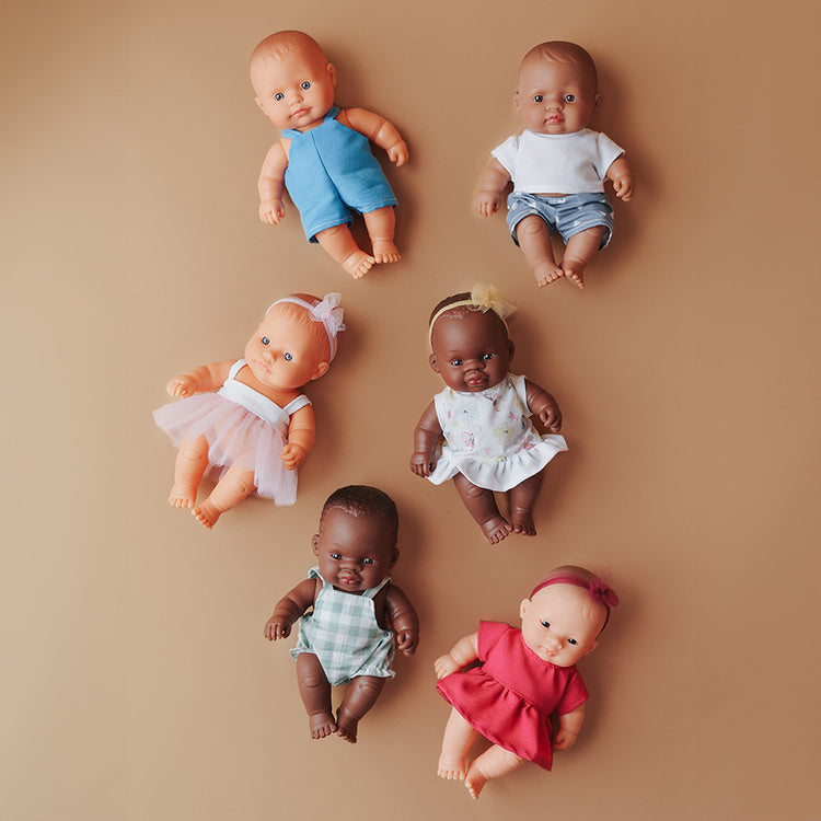 Babypuppe Mädchen My Friends & Me – Europäerin 21 cm von Miniland in rosa Kleid mit Haarband