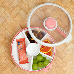 Großer Snackbehälter Snack Spinner – Coral Pink von Gobe mit vier Fächern und transparentem Deckel