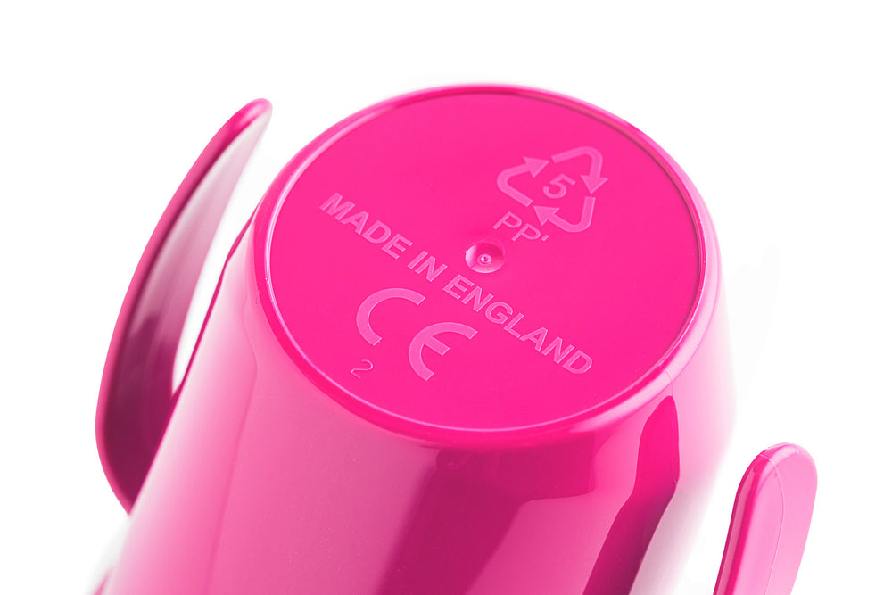 Doidy Cup Fuchsia kaufen - pinkfarbener Lernbecher mit schräger Form und praktischem Griff von Bickiepegs