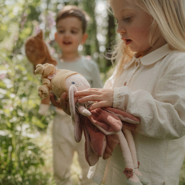 Stoffpuppe Fee Mila – Zauberhafte Kuschelpuppe