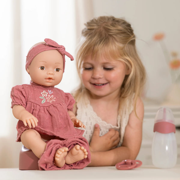 Puppe mit Zubehör – Livia
