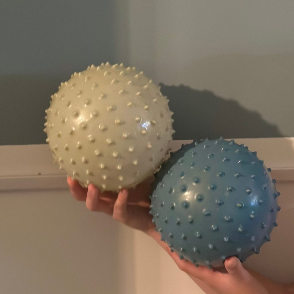 Find that Hippo Sensorikbälle 2 Stück Sea in Blau und Beige mit Noppen für taktile Stimulation