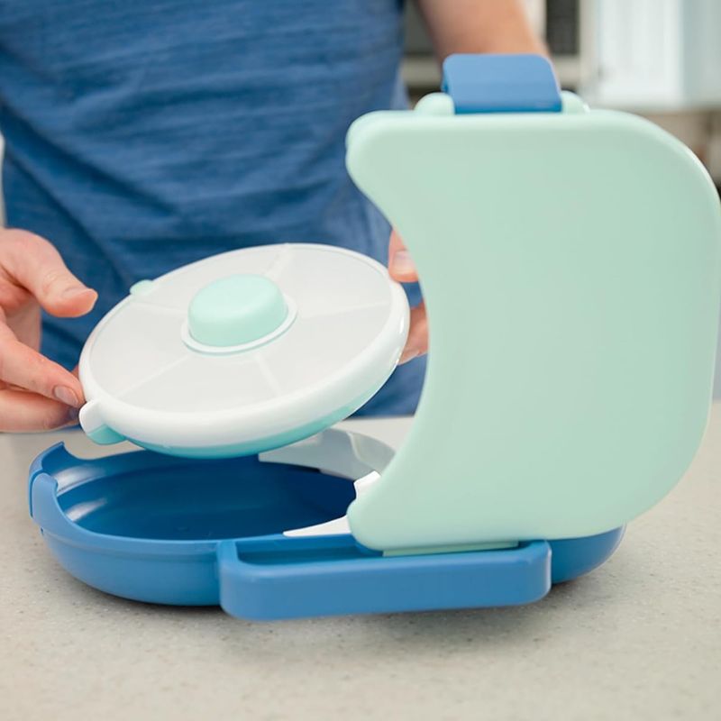 Frühstücksbox für Kinder Lunchbox Snack Spinner 2in1 – Sage Green Lunchbox mit drehbarem Fach und praktischem Griff
