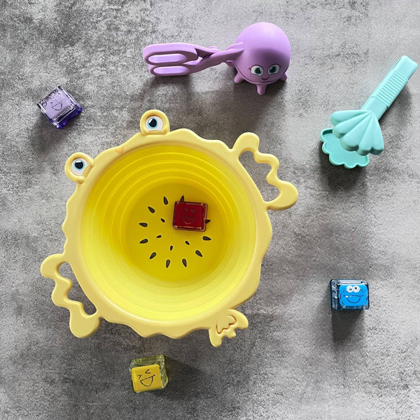 Glo Pals 5-in-1-Spielzeugset zur Förderung der Feinmotorik mit gelber Badezubehör-Schale und bunten Wasserspielzeugen