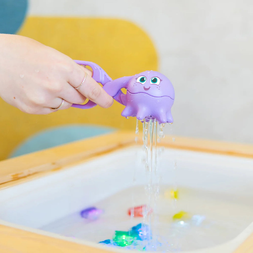 Glo Pals 5-in-1-Spielzeugset zur Förderung der Feinmotorik mit buntem Badewannenspielzeug in Gelb und Lila