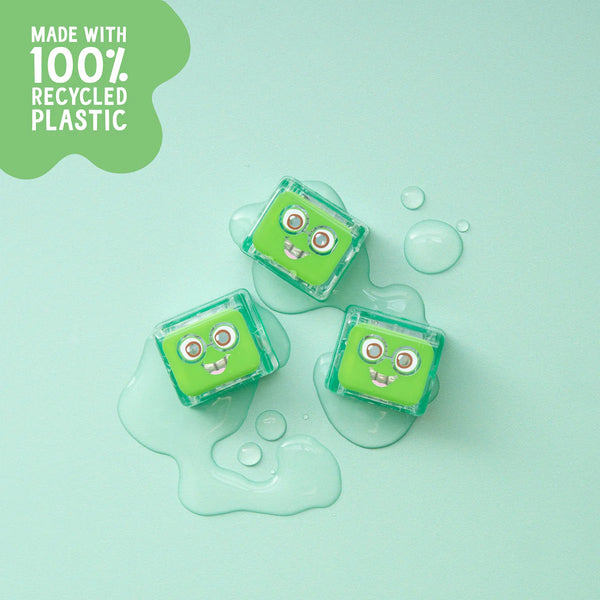 Sensorische Würfel, die im Wasser leuchten Pippa – grün von Glo Pals, Badezubehör aus 100% recyceltem Plastik