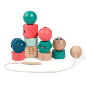 Buntes Holz Fädelspielzeug Kinder von BS Toys mit verschiedenen Formen und Gesichtern