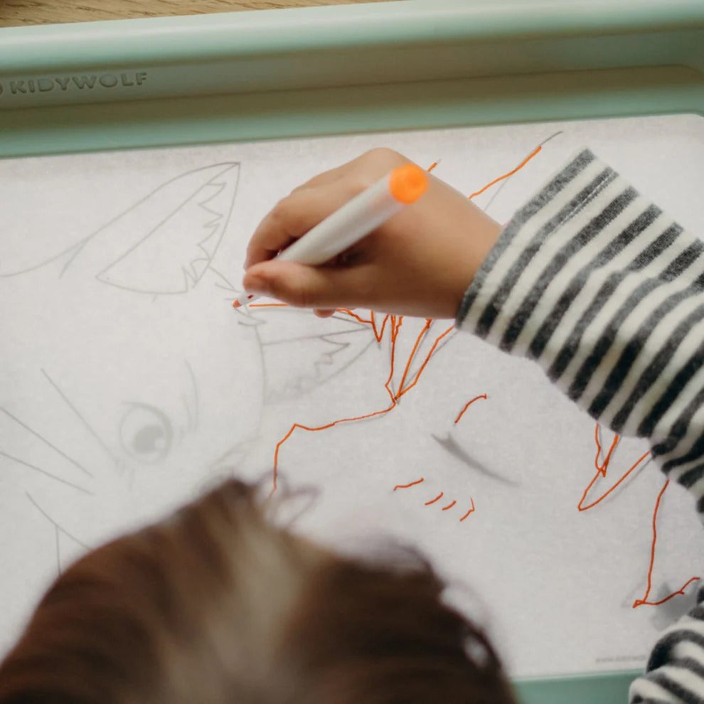Leuchttafel Kidydraw Pro in Grün mit beleuchtetem Zeichenbereich für kreative Zeichnungen