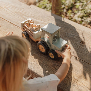 Holz-Traktor mit Anhänger & Figuren – Little Farm Spielset