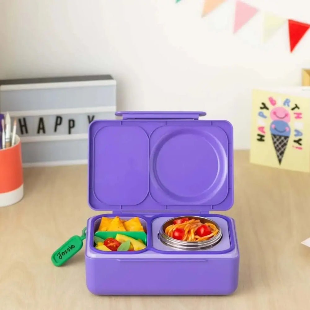 Lunchbox mit Thermosbehälter OmieBox Up – Galaxy Purple offene violette Lunchbox mit Edelstahl Thermosbehälter und kleinen Fächern