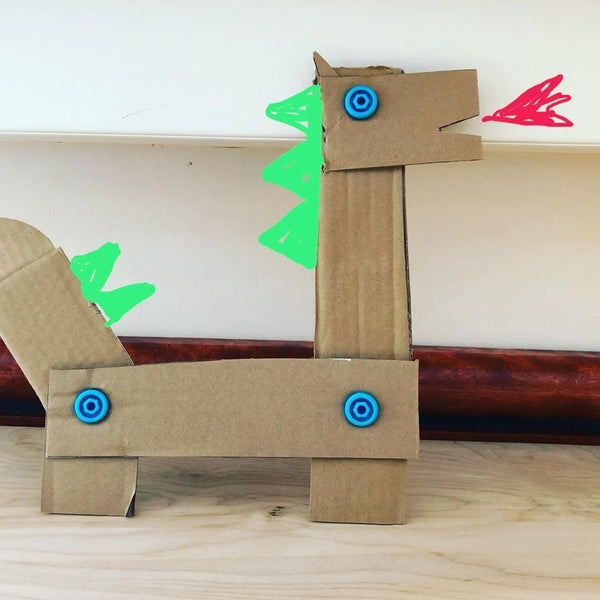 Makedo Zestaw konstrukcyjny mit gebasteltem Drachen aus Pappe und Werkzeugsatz für DIY-Konstruktionen – Discover