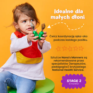Kind hält Gabel und Löffel STUFE 2 – Blau von Nanas Manners, ideal für kleine Hände