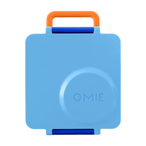 Lunchbox mit Thermoskanne OmieBox – Blue Sky von OMIE in Hellblau mit orangefarbenem Griff