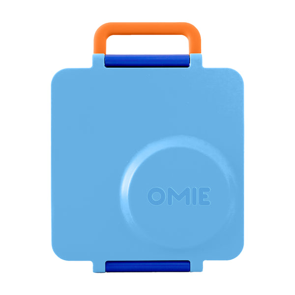 Lunchbox mit Thermoskanne OmieBox – Blue Sky von OMIE in Hellblau mit orangefarbenem Griff