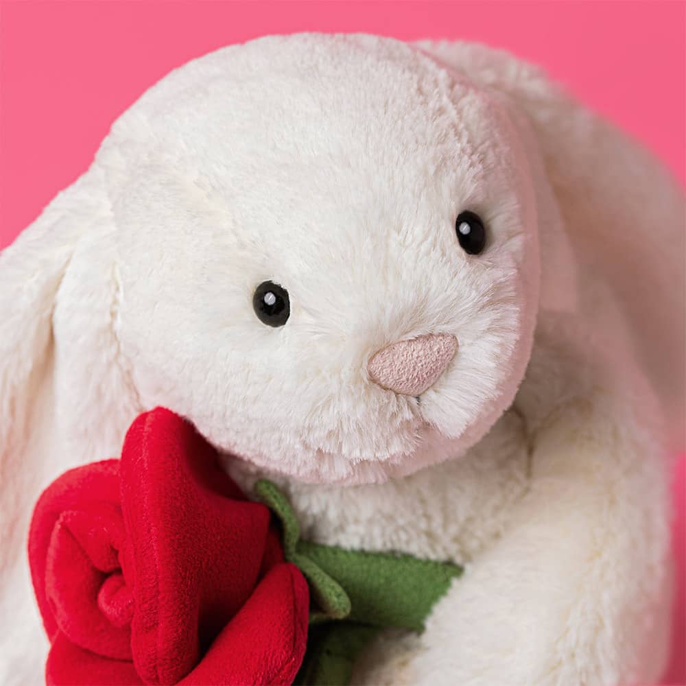 Jellycat Plüschhase mit einer roten Rose, perfekt zum Kuscheln und Schenken