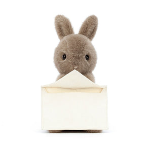 Jellycat Plüschkaninchen – Postbote 19 cm mit braunem Fell und weißem Briefumschlag