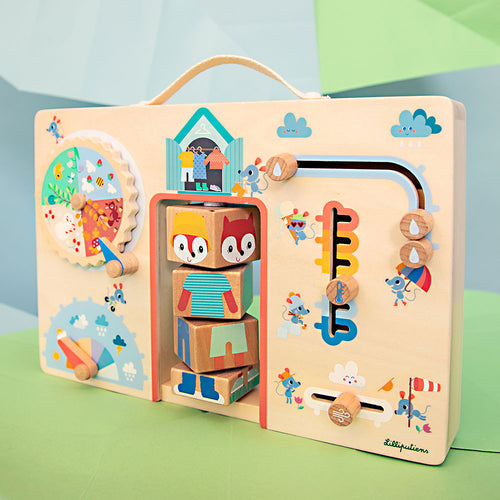 Holz-Manipulationstafel Koffer – „Kleidung für jedes Wetter“ Füchsin Alice