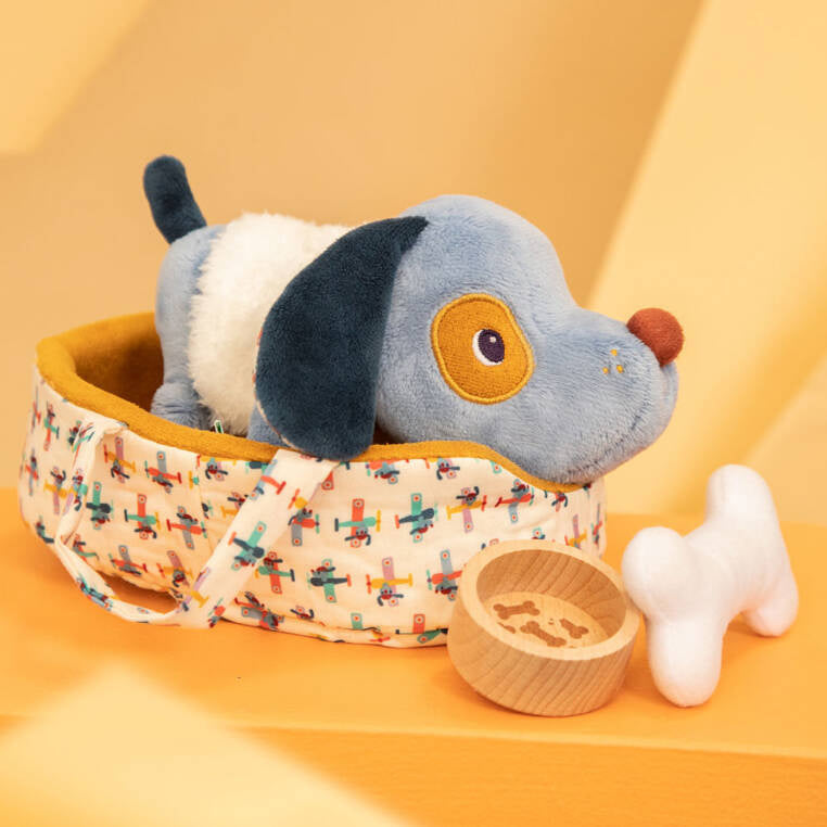 Kuscheltier Hund mit Körbchen und Zubehör – Hund Jules 12 m+