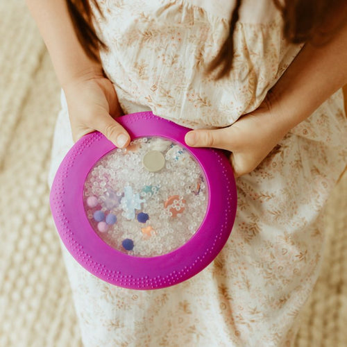 Peekaboo-Sensorikscheibe mit Figuren – Galaxie