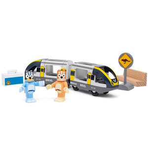BRIO Bluey Train mit Bluey, Bingo, Bank, Koffer und Schild