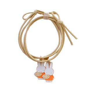 Yuko B. Haargummis Miffy mit Blumen