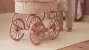 Puppenwagen Soft Flowers – Tiefer Puppenbuggy